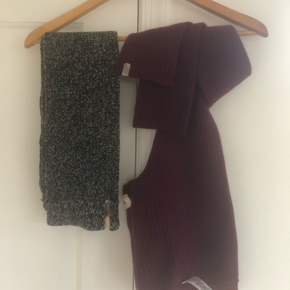 2 Burberry Scarves. - Picture 6 of 7